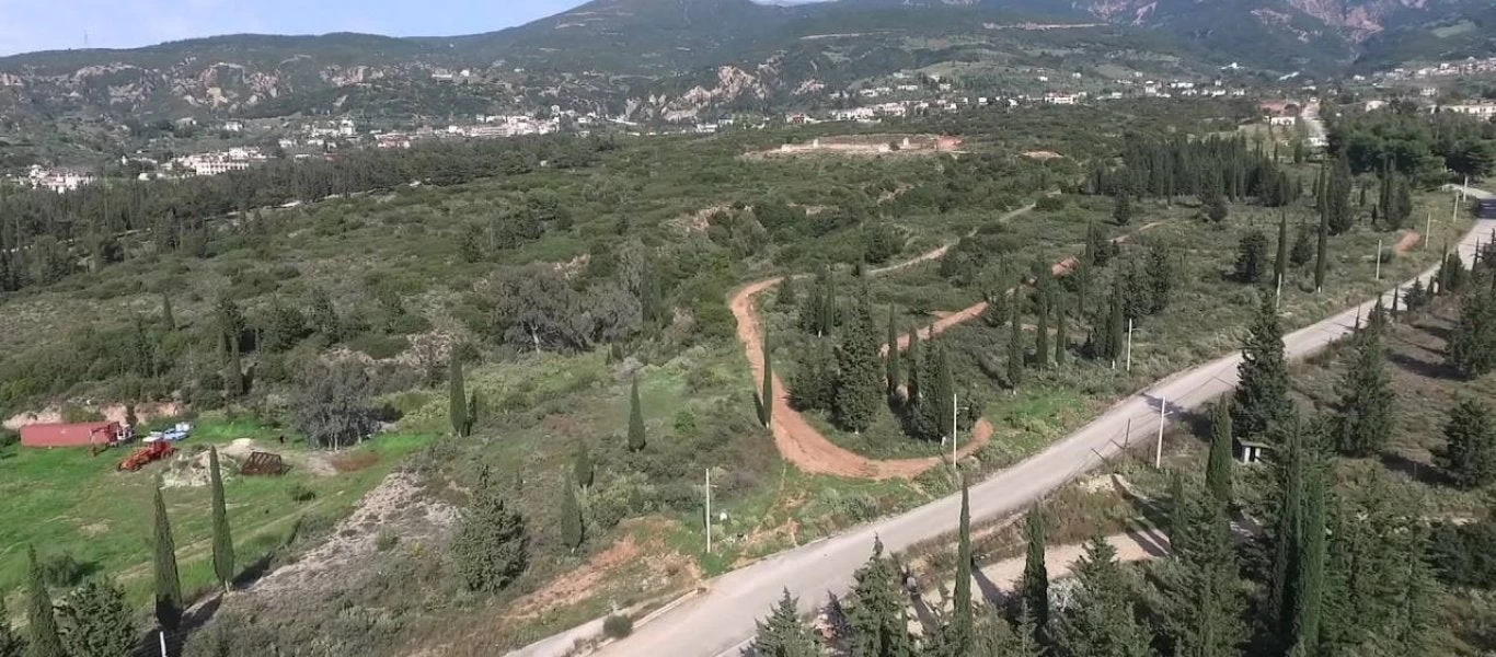 Πάτρα: Το δασάκι έκρυβε… έναν τάφο – Η ανησυχία των κατοίκων και η αποκάλυψη (εικόνες)